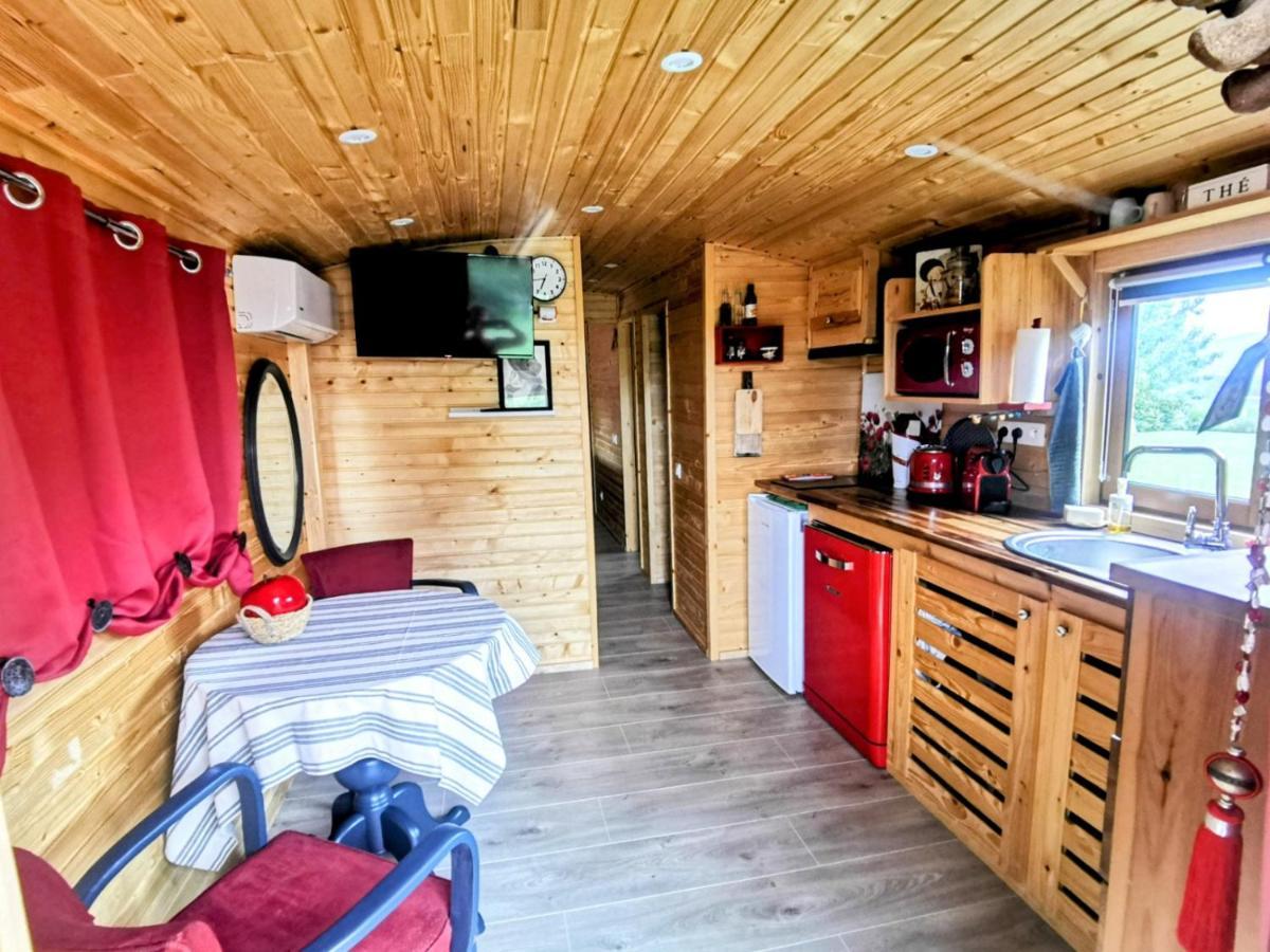 La Roulotte Du Cagire - 4 Pers - Pyrenees Guest House Villeneuve-de-Riviere Bagian luar foto